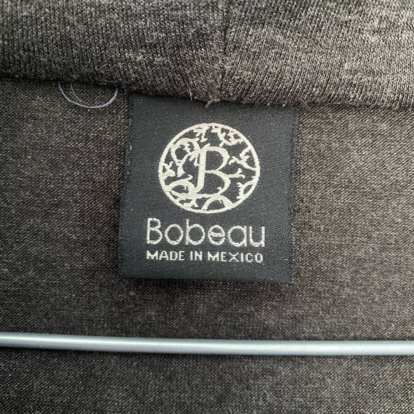 Grey cardigan with wood button - Picture 2 of 5